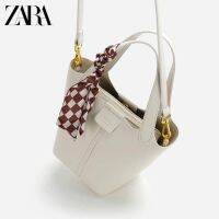 bag.stories [พร้อมส่งในไทย-ฟรี ใบเล็ก] กระเป๋าแฟชั่นเกาหลี Zara มินิขาว พร้อมใบเล็ก แถมฟรี โบว์สำหรับผูกคาดความเก๋ ขนาด 12x12x17 cm. หนังเกรดคุณภาพดี