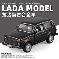 (บรรจุกล่อง) โมเดลรถอัลลอยด์ Lada Jeep จำลอง1:32พร้อมดึงกลับเสียงและแสงของเล่นเด็ก Chenghai