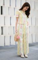 prettythingonme Flora Linen pant - กางเกงผ้าลินินลายดอกไม้สีสดใสน่ารักมากโทน แต่งกระดุมไม้ มีซับในอย่างดีเป็นทรงสวยใส่แล้วผอมเพรียวดูสูง