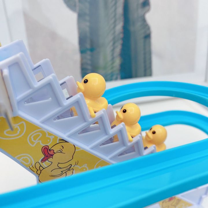 ของเล่นบันไดรางรุ่นใหม่-บันไดรางเดี่ยวเป็ดน้อยสีเหลือง-ชาร์จไฟได้-ของเล่นเด็ก