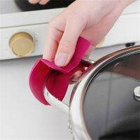 Kitchen Finger Protector Silicone Anti Scald Bow Shape Design Non-slip Creative Kitchen Gadgets Pot Clip Cooking Oven Glove Pots Pans