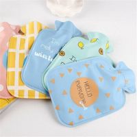 HOT WATER BAG (S) ถุงน้ำร้อน ถุงทำความร้อน ถุงน้ำร้อนพกพา ลายน่ารัก กระเป๋าน้ำร้อน กระเป๋าใส่น้ำ ร้อน ใบเล็กกะทัดรัด ถุงร้อน(คละสี)