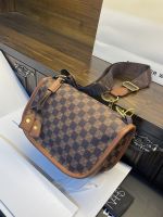 High-grade texture small bag female 2023 new trendy summer all-match niche portable Boston bag shoulder Messenger bag 〖LYUE〗