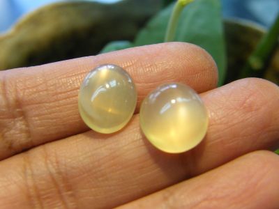 มุกดาหาร พลอย มูนสโตน แท้ ( Moonstone)  ขนาด 9X6 มม MM รูปไข่ ( OVAL )1.40 กะรัต (CARATS) 1เม็ด (1 PIECES) เกรด สวยไฟดีค่ะ