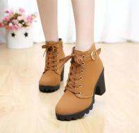 Womens Fashion Boots Martin Boots Womens High-heeled Shoesรองเท้าแฟชั่น ความสูง 8cm รหญ้าคารองเท้าส้นสูงของผู้หญิงสั้นรองเท้าบู๊ตหนังสีดำ