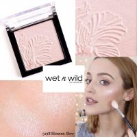 Wet n Wild Megaglo Highlighting Powder  •สี 319B Blossom Glow  ไฮไลท์ประกายชิมเมอร์สีชมพูใส ช่วยเพิ่มมิติให้ใบหน้า ใช้ไล้สันจมูกให้แลดูคม