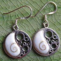 Thai design earrings Shiva eye and sterling silver Nice gift ชีวาอาย เปลือกหอยสีขาว วงกลมตำหูเงินน่ารักตำหูเงินสเตอรลิงซิลเวอรสวยของฝากที่ชาวต่างชาติชอบมาก