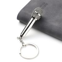 Metal Hip-Hop Microphone Keychain For Women Men Funny Singer Charm Pendant Key Rings Car Key Holder Handbag Accessories