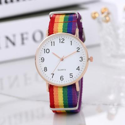 นาฬิกาข้อมือสตรีไนลอนลายทางแฟชั่นหรูหราชั้นนำนาฬิกาข้อมือควอตซ์ของชายนาฬิกาข้อมือผู้หญิง Montre Femme