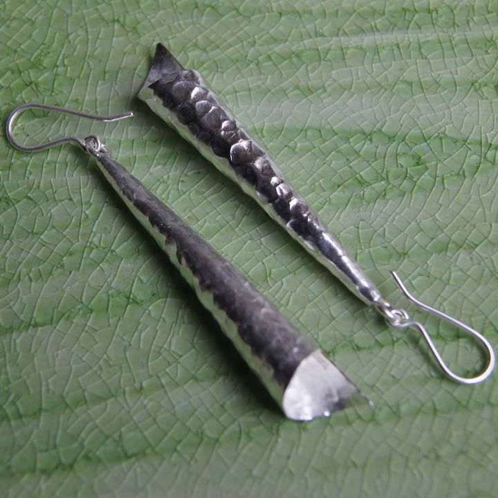 thai-design-long-cone-earrings-silver-karen-hill-tribe-very-nice-handmade-a-valuable-gift-ตำหูเงินกระเหรี่ยงทำจากมือชาวเขาเงินแท้สวยงามยิ่งใช้ยิ่งเงางาม-เป็นของขวัญมีคุณค่า