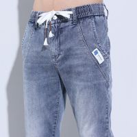 □ 2023 Spring and Autumn New Jeans Mens Elastic Cropped Pants Elastic Waist Mens Light Blue Pants Mens Trendy Brand All-match