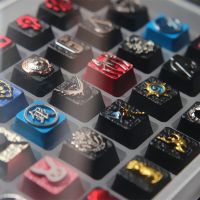 （Miss qis keycap）พวงกุญแจโลหะผสมอลูมิเนียมสังกะสีสำหรับช่างฝีมือดรอปชิปสำหรับสามิติผ่อนคลายความสูง R4คีย์บอร์ดแบบกลไกว้าว