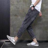 Jeans Slim Fit สำหรับผู้ชายกางเกงพิมพ์ลายกางเกงย้อนยุคสีฟ้าเคป็อปรูเล็กๆของผู้ชายกางเกงยีนส์ขาดขาดๆ