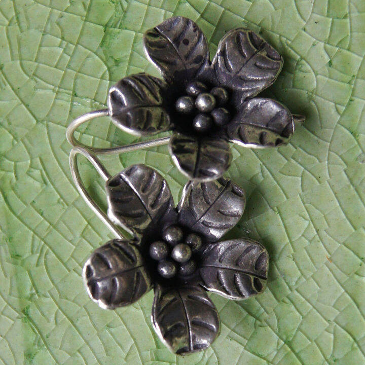 beautiful-exotic-flower-lovely-earrings-pure-silver-thai-karen-hill-tribe-ดอกไม้สวยงามไทยตำหูเงินกระเหรี่ยงทำจากมือชาวเขางานฝีมือสวยของฝากที่มีคุณค่าของฝากถูกใจ