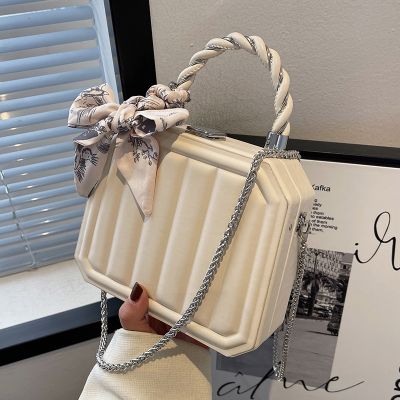 Texture bags female 2022 new tide web celebrity joker oblique satchel fashion box small bread