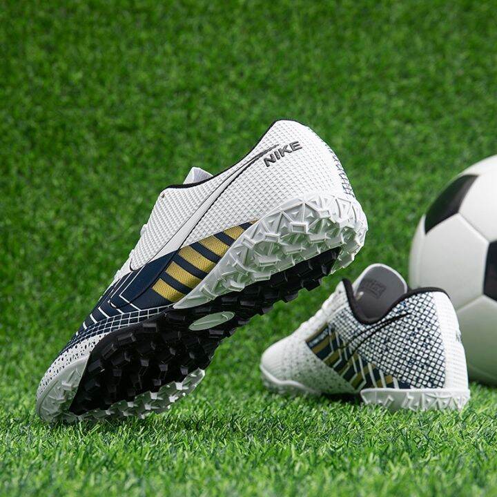 cr7 futsal boots