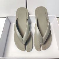 Unisex 2023 Luxury Brand Designer Women Beach Slippers Summer Soft Bottom Flip Flops Flat Sandals