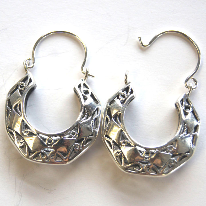 lovely-flower-earrings-sterling-silver-nice-ดอกไม้สวยงามไทยตำหูเงินกระเหรี่ยงทำจากมือชาวเขางานฝีมือสวยของฝากที่มีคุณค่าของฝากถูกใจน่ารัก