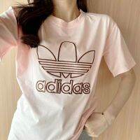 Adidas เสื้อยืดแขนสั้นปักลาย,ชุดคู่รักเสื้อเบลาส์ทรงหลวมใส่ได้ทุกโอกาสแฟชั่นสำหรับผู้ชายและผู้หญิง