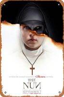 The Nun (2018) ป้ายดีบุกภาพยนตร์สยองขวัญวินเทจย้อนยุคที่น่าขนลุกฟิล์มหนังแนวสยองขวัญคลาสสิกสัญลักษณ์โปสเตอร์โลหะมนุษย์ถ้ำที่บ้านเครื่องตกแต่งฝาผนังโรงภาพยนตร์8X12นิ้ว