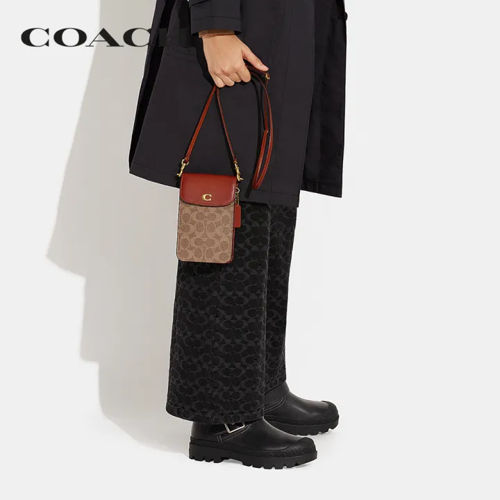 coach-กระเป๋าสะพายข้างผู้หญิงรุ่น-phone-crossbody-in-signature-canvas-สีครีม-cj355-b4nq4