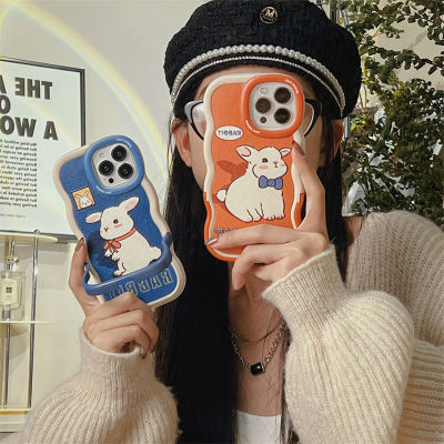 เคสโทรศัพท์กระต่ายผูกโบว์สำหรับ iPhone14ProMax น่ารักการ์ตูนกระต่ายกรณีโทรศัพท์สำหรับ iPhone12 เคสโทรศัพท์แฟชั่น Wave Bezel สำหรับ iPhoneXR เคสโทรศัพท์สีฟ้าสำหรับ iPhone13 เคสโทรศัพท์มือถือแบบซ่อนได้สำหรับ iPhone11 กรณีโทรศัพท์การ์ตูนคู่สำหรับ iPhone13Pro