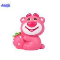 LGJGHJG หมีสตรอเบอร์รี่ ของเล่นฟิกเกอร์ lotso หมีฮักกิน เรซิน ของตกแต่งรถหมี แฟชั่นสำหรับผู้หญิง การ์ตูนลายการ์ตูน รูปหมีสตรอเบอร์รี่ อุปกรณ์ตกแต่งรถยนต์