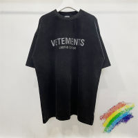 ขนาดใหญ่ VETEMENTS Limited Edition แฟลชเจาะโลโก้เสื้อยืดผู้ชายผู้หญิง1:1ที่มีคุณภาพดีที่สุดสีดำ VTM ยอดประเดิมเสื้อยืด