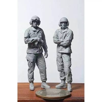 2pcs Unpainted Fighter Pilot Resin Figure 135 Scale Model Kit Resin Colorless Self-Assembled Toy LW.46