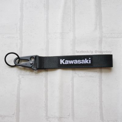 Kawasaki พวงกุญแจผ้าอย่างหนา ปักโลโก้สายยาว 20 ซม. ตะขอเกี่ยวหนา รมดำอย่างดี