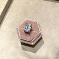 THE GLITTER : Emerald ring + Velvet box