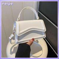 PERPE สีทึบทึบ กระเป๋าสะพายไหล่แบบสั้น หนังพียู กระเป๋า Crossbody มีสไตล์ กระเป๋าแมสเซนเจอร์ สำหรับผู้หญิง