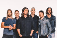 โปสเตอร์ Foo Fighters ฟูไฟเตอส์ Dave Grohl เดฟ โกรล Rock Music Band Poster รูปภาพ  ของสะสม ของแต่งบ้าน ของแต่งห้อง โปสเตอร์แต่งห้อง โปสเตอร์ติดผนัง 77poster