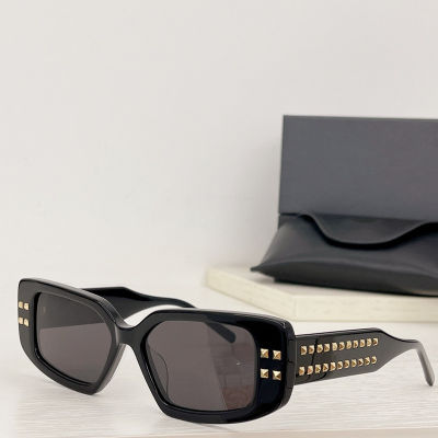 New Women Fashion Web Celebrity Blogger Star Rivet Sunglasses nd Design Case Frame Girls Eyewear Oculos De Sol VLA-108A