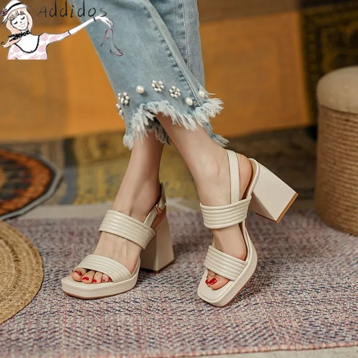 closed toe casual heels