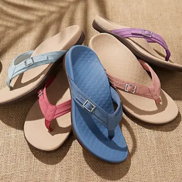 Casual sandals with 2025 arch support