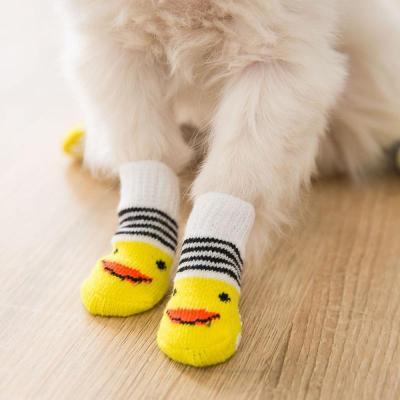 รองเท้าแมวถักกันลื่นถุงเท้าสัตว์เลี้ยงน่ารัก4ชิ้น/เซ็ตกันรอยขีดข่วนสำหรับรองเท้าแมวหนาอุปกรณ์ป้องกันกรงเล็บแมวสำหรับแมว