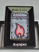 ZIPPO 49576  ZIPPO FLAME DESIGN  STREET CHROME COLOR IMAGE สีเงินผิวโครเมี่ยมลายแบบสกรีนรูปเปลวไฟ  ของใหม่ไม่ผ่านการใช้งาน  มาพร้อมกล่องตรงรุ่น รับประกันของแท้