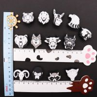 1Pcs Horse Black White Animals Lion Tiger Wolf PVC Shoes Decorations Accessories Buckle Charms Fit Croc Jibz Kids Party Gift