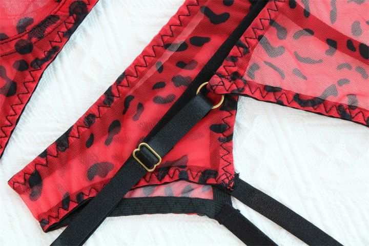 cos-imitation-yimun-4ชิ้นเสือดาวตาข่ายชุดชั้นในชุดผู้หญิงเซ็กซี่ทองชุดชั้นในชุดสีแดงถุงเท้าชุดที่แปลกใหม่ด้วยถุงน่อง