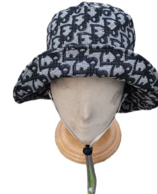 หมวกบักเก็ต หมวกแฟชั่น มีสายรัดคางปรับสูงต่ำได้ขอบดัดได้ปรับขนาดให้เล็กลงได้ปีกกว้าง 7.5 cm.สีดำขายดีสุดส่งจากไทย