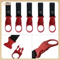 YINSH 5pcs มัลติฟังก์ชั่ Carabiner กีฬา สีแดงเเดง หัวเข็มขัดกาต้มน้ำกลางแจ้ง สินค้ามาใหม่ หัวเข็มขัดยางอลูมิเนียม ที่วางขวดน้ำกลางแจ้ง