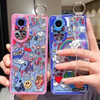 {OLI STUDIO} SoCouple เคสสายรัดข้อมือการ์ตูนสำหรับ iPhone 11 12 13 14 Pro Max Mini XR XS Max 7 8 Plus ฝาครอบที่วางโทรศัพท์ซองนุ่มกันกระแทก