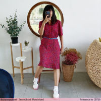 USED - Pink Graphic Vintage Dress | เดรสยาวสีชมพู สีแดง คอวี แขนสั้น เดรสระบาย เดรสวินเทจ ลายกราฟิก ผ้าเงา มือสอง