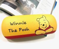 POOH  กล่องแว่น กล่องแว่นตา ลาย  POOH (Glasses case) ลาย หมีพูห์  น่ารัก น่าใช้งาน ผลิตจากวัสดุอย่างดี มีบริการเก็บเงินปลายทาง สวยงาม สีสด  BY PMY SHOP