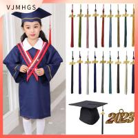 VJMHGS เครื่องประดับสำหรับตกแต่ง นักเรียนแต่งตัวขึ้น อุปกรณ์เสริมเครื่องแบบ แนววิชาการพู่ห้อย จี้เสน่ห์เสน่ห์ ที่แขวนหมวกรับปริญญา ที่2023