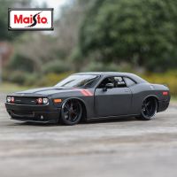 1:24 2008 Dodge Challenger รถสปอร์ตโมเดลรถของเล่นสะสม