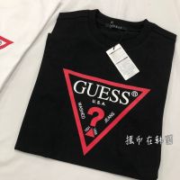 เสื้อยืดแขนสั้นลาย Guess Classic กับ Suzy Wang Yibo