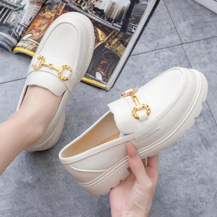 closed toe rubber shoes