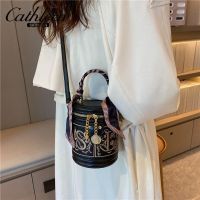 Kathleen portable light luxury handbag 2023 new fashion embroidery cylinder advanced package inclined bucket bag tide --ndjb238803